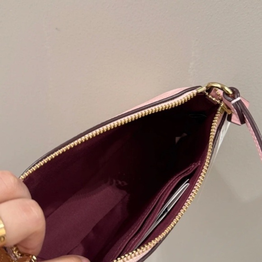 Nolita 19 In Signature Canvas - Picture 6 of 8